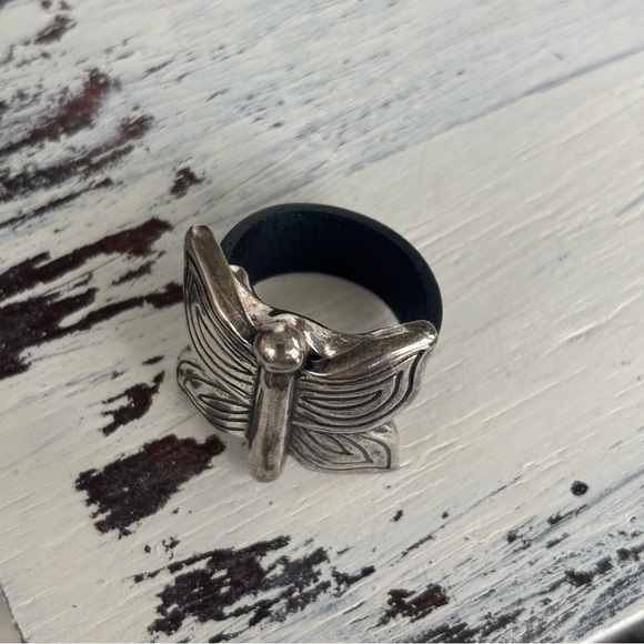 Big Bold Butterfly Ring - Picture 8 of 9